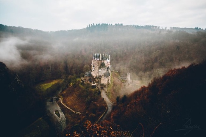 Eltz Castle by Johannes Hoehn