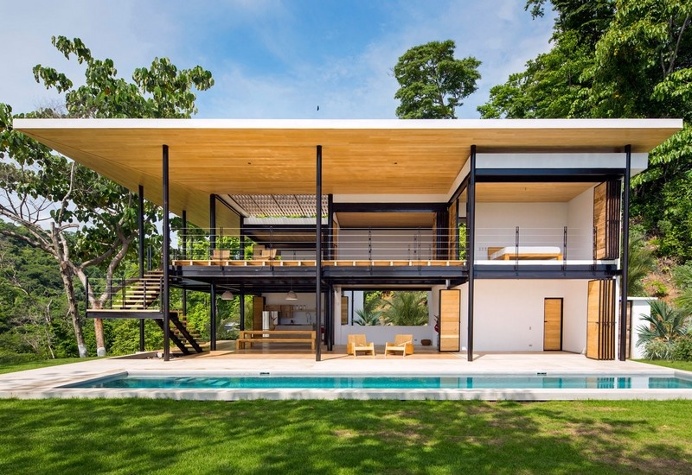 Sustainable Terrace House Almost Completely Open To The Outside