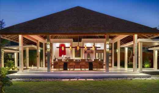 4 bedrooms Luxury Canggu Villa located in Bali & secluded location overlooking the rice terraces beyond the Pangi River with private pool, maid service, personal chef, kitchen & modern amenities. Book now!
