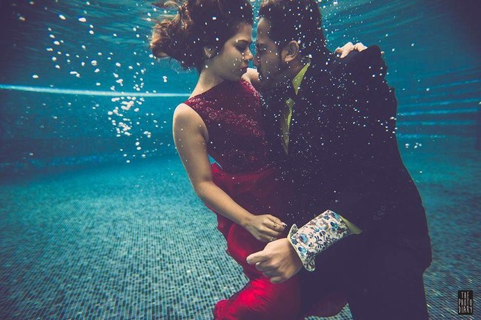 under water pre wedding photoshoot idea