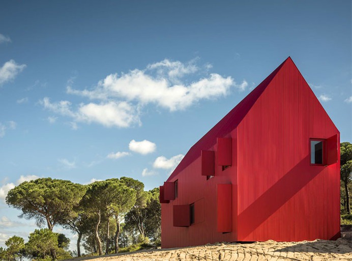 All-Red House 3000 in Portugal