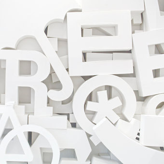 'Designerspielplatz* 2' ein Foto von 'Flügelfrei' #white #umbrella #design #letter #papercraft #typography