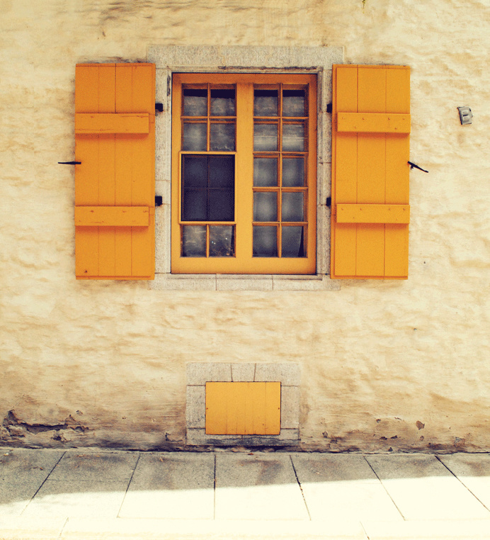 Au Quebec #quebeccity #window #vintage #photography#street #urban #canada