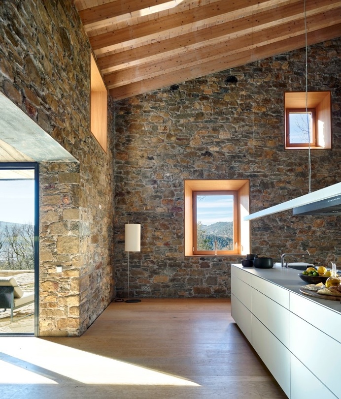 Rebuilding and Extension of the Farmhouse Can Calau