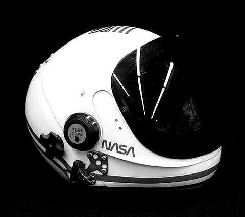 SOLID FREQUENCY #helmet #product #design #space