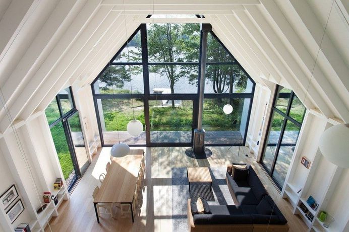 YH2 Designed a Charming Family Cottage on the Shores of a Lake 6