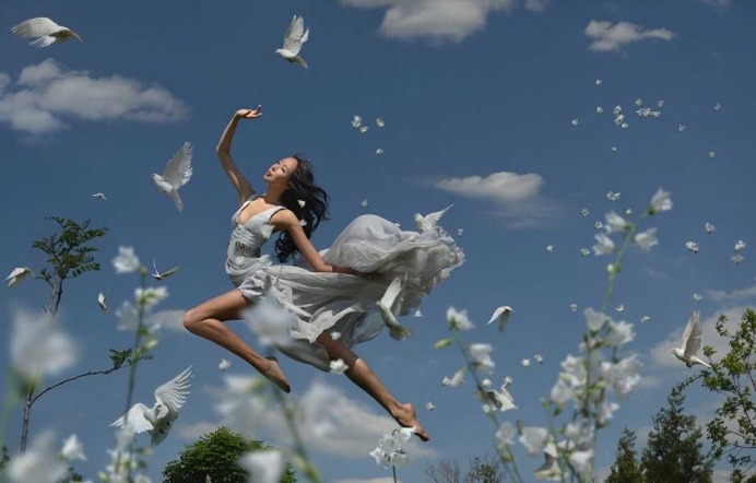 Zero Gravity: Stunning Fine Art Photography by Ravshaniya Azulye