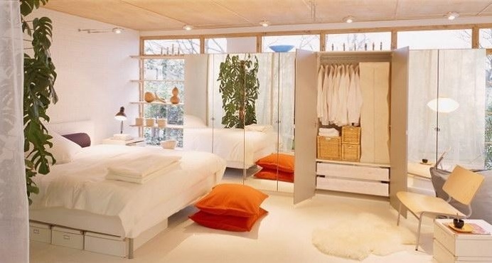 Old IKEA roomsetting from the 90's or 00's, swedishness, white, wood, vegetal pattern, bay window