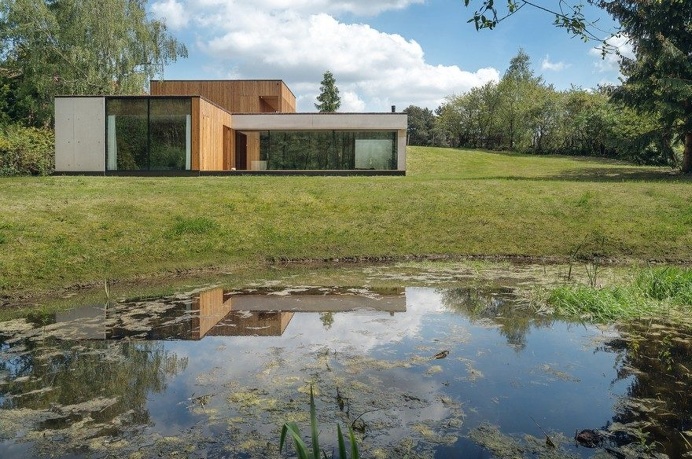 Contemporary Residence With a T-Shaped Floor Plan in Poznan, Poland