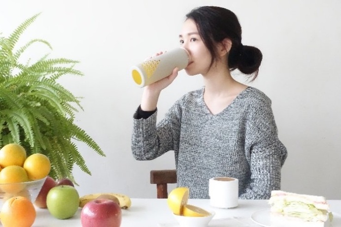 Keep your #fresh #juice or smoothie truly fresh with SANS, a unique #travel #bottle with vacuum preserving #technology.