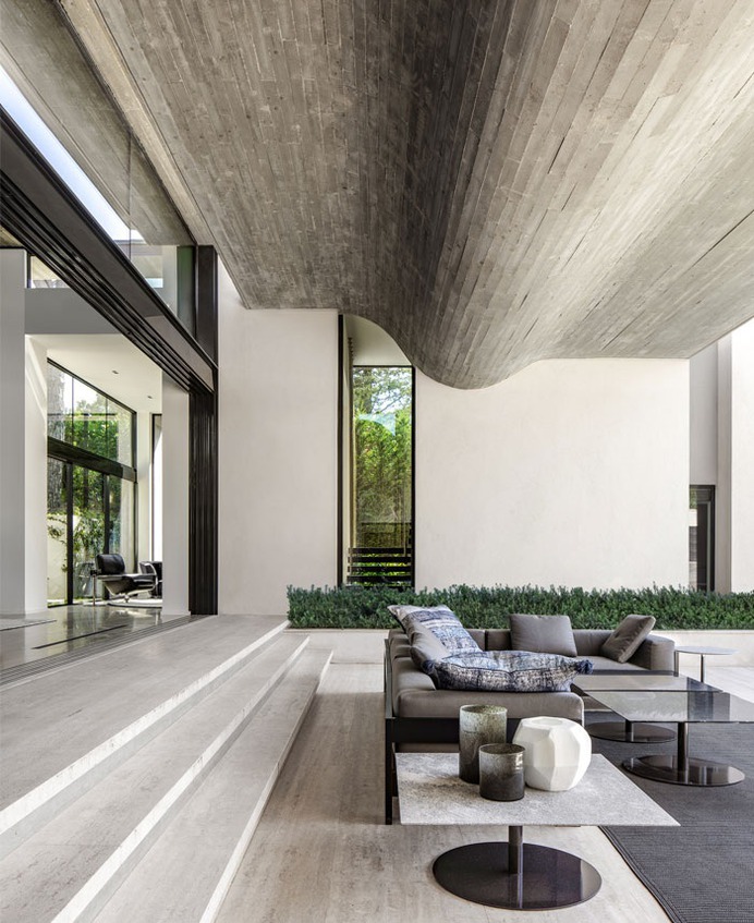 Summer House in Saint Tropez, France Designed by SAOTA - InteriorZine
