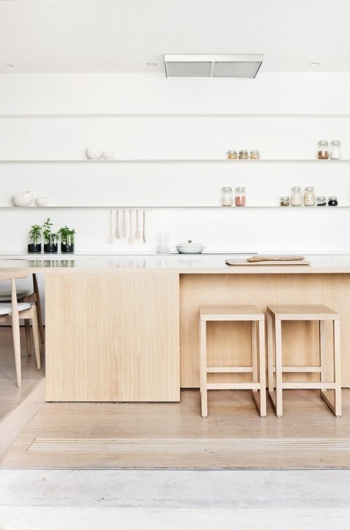 Alfred Street Residence is a minimalist house located in Prahran, Australia, designed by studiofour. A restrained material palette of white #interior #design