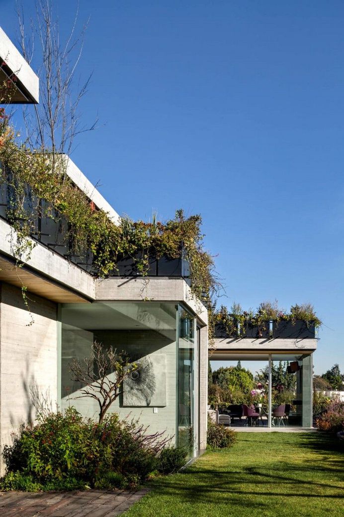 Modern Mexican Home Celebrates Indoor-Outdoor Lifestyle 2