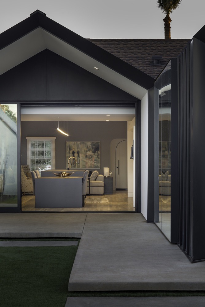 Escobar Renovation / Chen + Suchart Studio