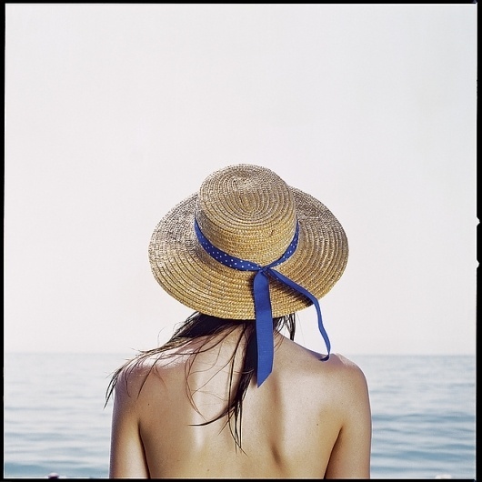 6383621643_fdb2d1eac1_z.jpg (JPEG Image, 640x640 pixels) #bright #girl #sea #hat #ribbon #blue #sking