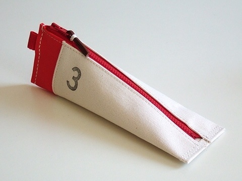上履きペンケース/R(レッド) - yuruliku(ユルリク)の文具製品オフィシャル通販サイト|yuruliku Online Shop #transition #break #case #colour #shape #canvas #pencil