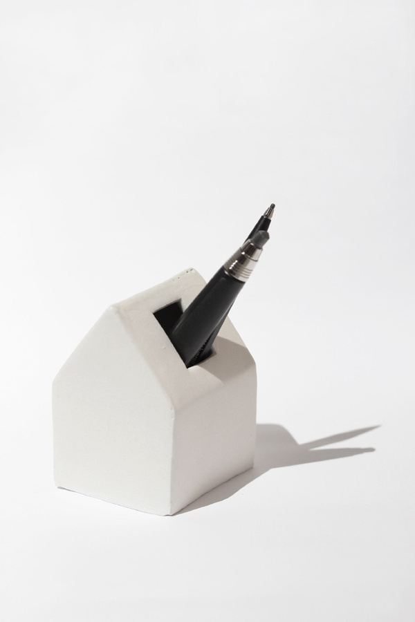 Holder by form function #minimalist #holder #pen