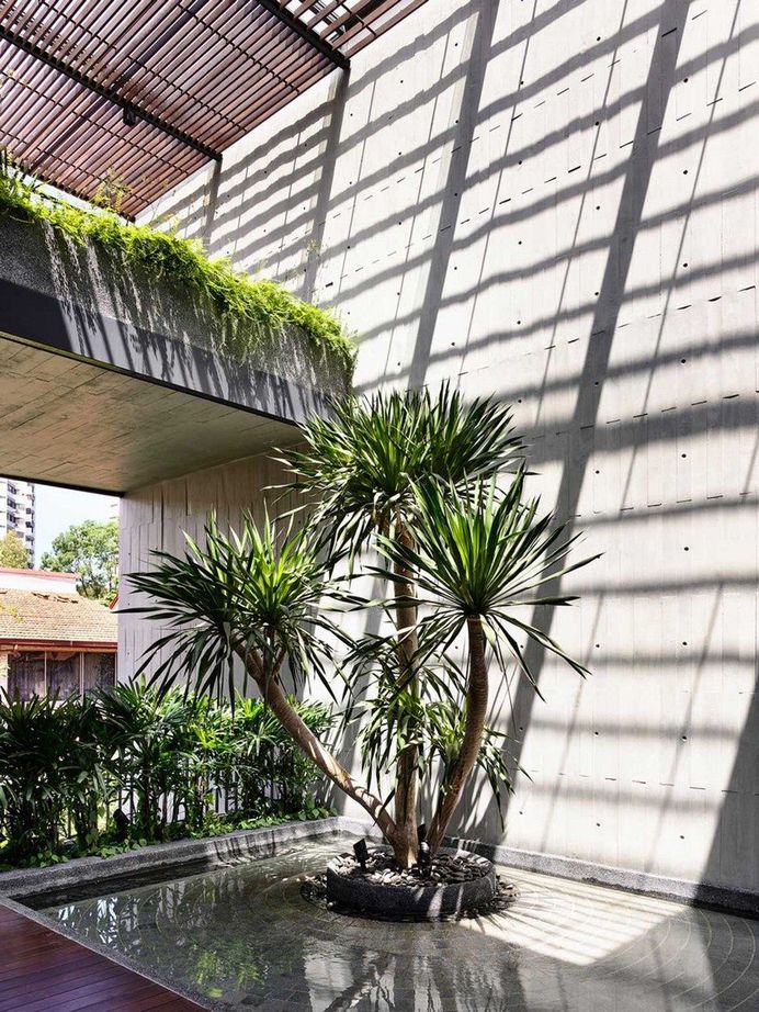 Cascading Courts Residence by HYLA Architects 8