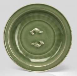 Fine Longquan bowl with celadon-colored glaze, and a pair of Fish in Relief #Sets #Teasets #Porcelainsets #Antiqueplates #Plates #Wallplates #Figures #Porcelainfigurines #porcelain
