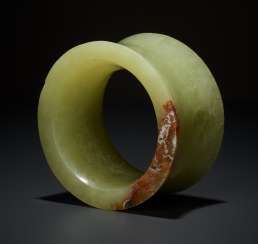 A SMOOTH BANGLE OR A DECORATIVE ELEMENT