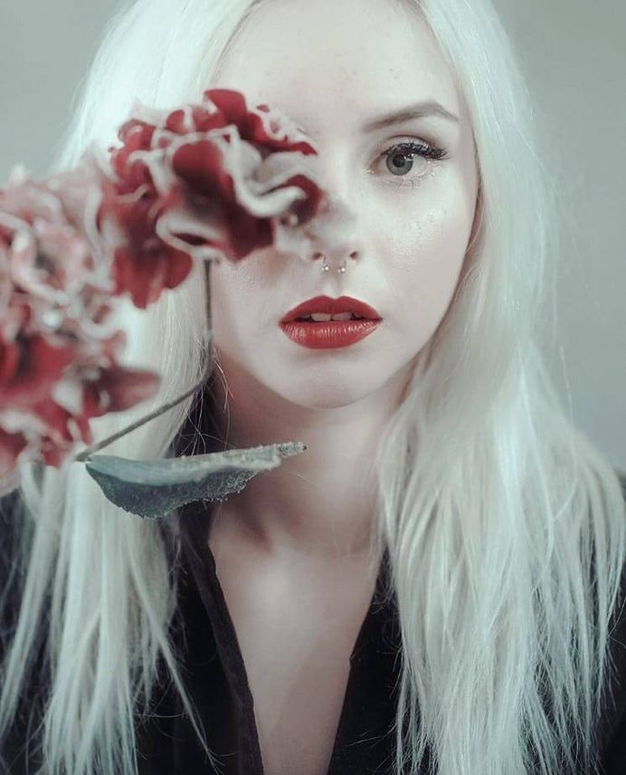 📸Photographer: Marcin Kwiecien @aprilus_martin 🎀Model: Paulina Romanek @sostysiacawysp 📍Follow: @portraitistnet 📌Tag: #portraitistnet (at Siemianowice, Katowice, Poland)