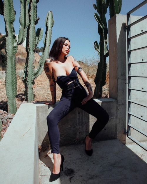 Portraitist — Lifestyle Female Portrait Photography by Sam...