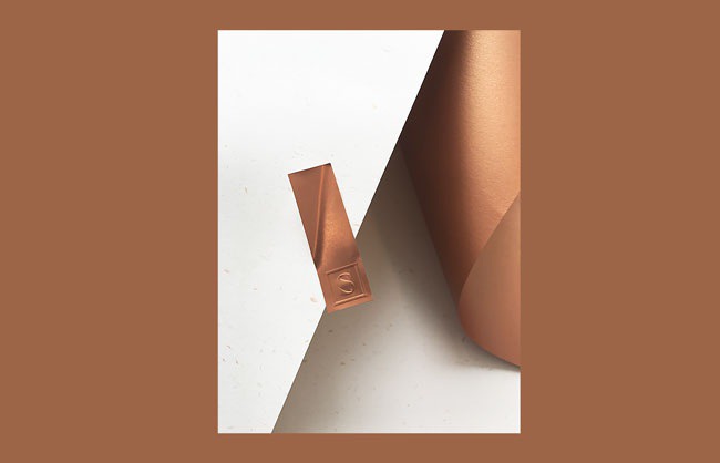 Square Chocolate Packaging Design - Mindsparkle Mag Premium handmade chocolate based in Dubai. The brand design highlight the luxury and sophistication of the product. #logo #identity #branding #design #color #photography #graphic #design #gallery #blog #project #mindsparkle #mag #beautiful #portfolio #designer