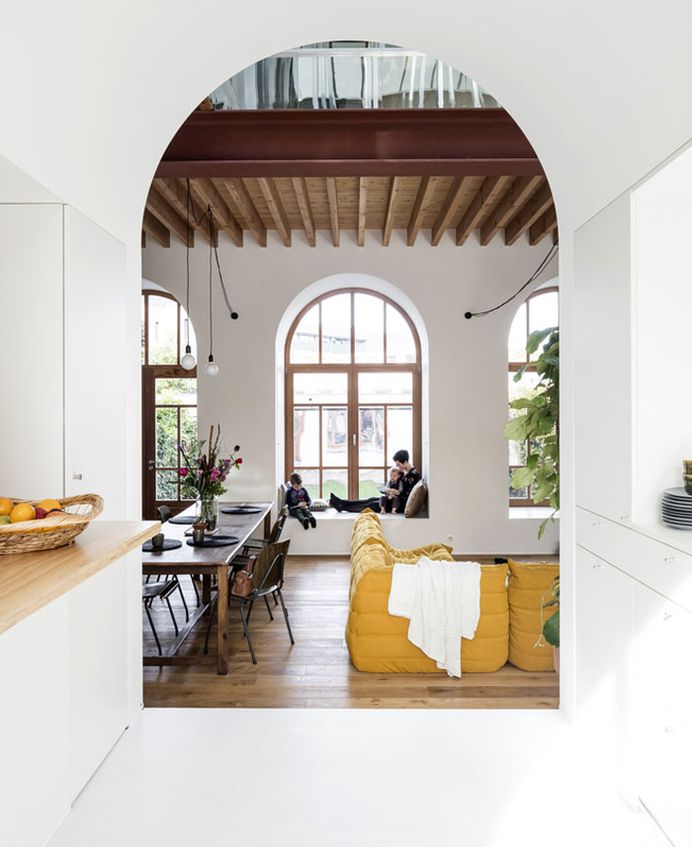 House Built Around a 19th-Century Facade - InteriorZine