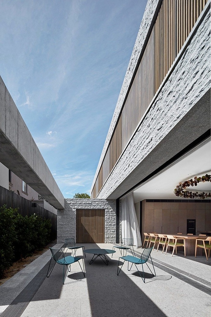 Melbourne's B.E Architecture Has Designed a Sensational Stone House Made of 260 Tonnes of Granite 4
