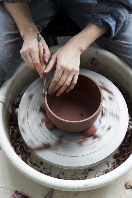 i want to make bowls Helen Levi (by Nicole Franzen Photography) #ceramics #clay #levi #photography #bowls #franzen #helen #nicole