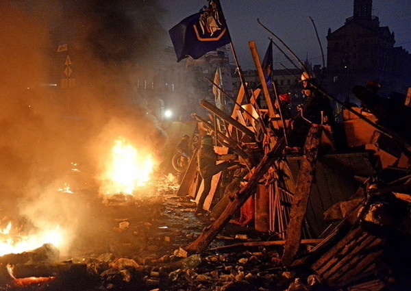 Ukraine Revolution by Alfred Yaghobzadeh #inspiration #photojournalism #photography