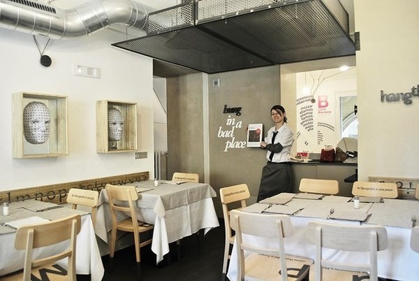Pizzeria with cool wall art #artistic #pizzeria #decor #restaurant #art #pizza #decoration