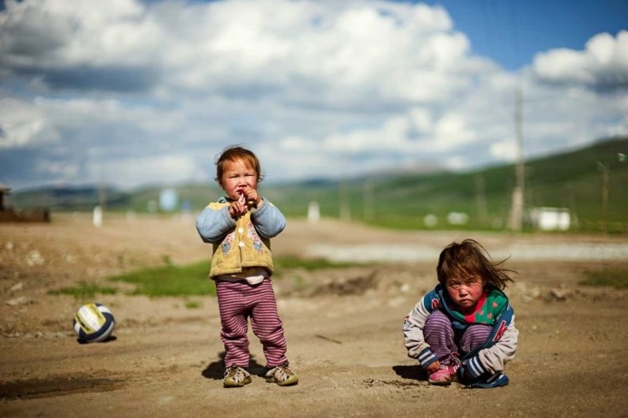 Red Hero 3: Paul Cox Captures Life In Mongolia's Impoverished Suburbs