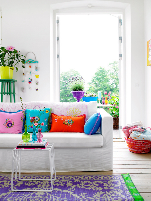 colorful pillows #interior #design #decor #deco #decoration