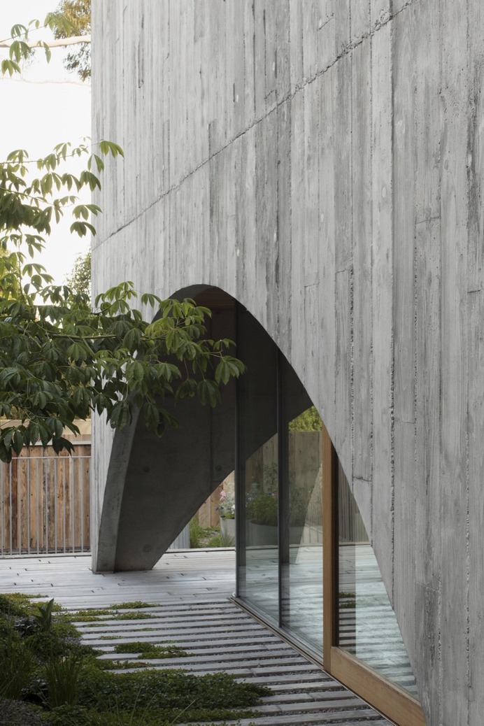 Concrete Arches Shroud a Minimalist Forever Home in a Melbourne Suburb
