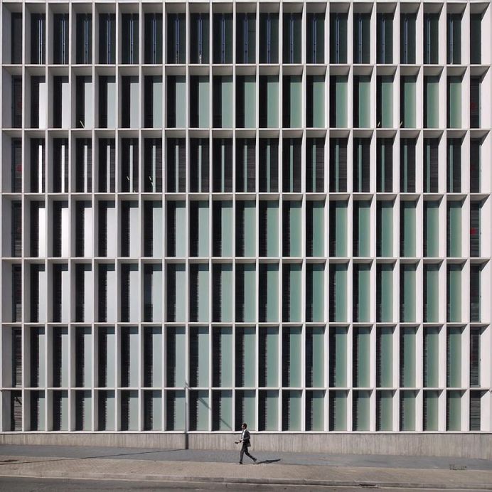 The Beauty of Barcelona's Building Facades by Roc Isern