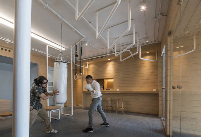 40 Office and Home Gym Ideas – Get Back on Track After the Holidays - InteriorZine #office #gym #interior