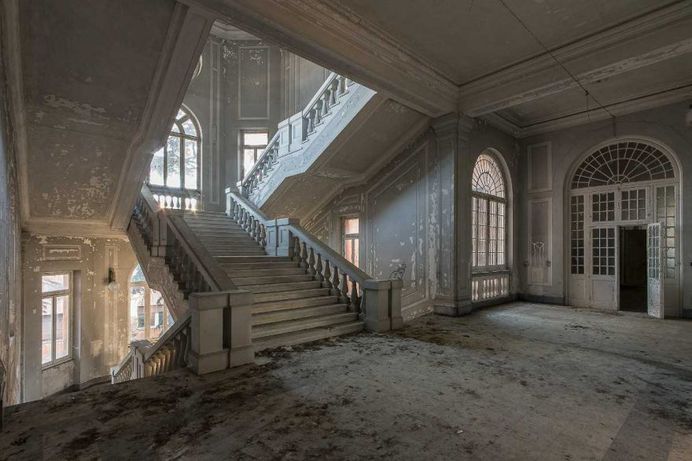 Nicola Bertellotti Explores Fascinating Abandoned Castles Across Europe