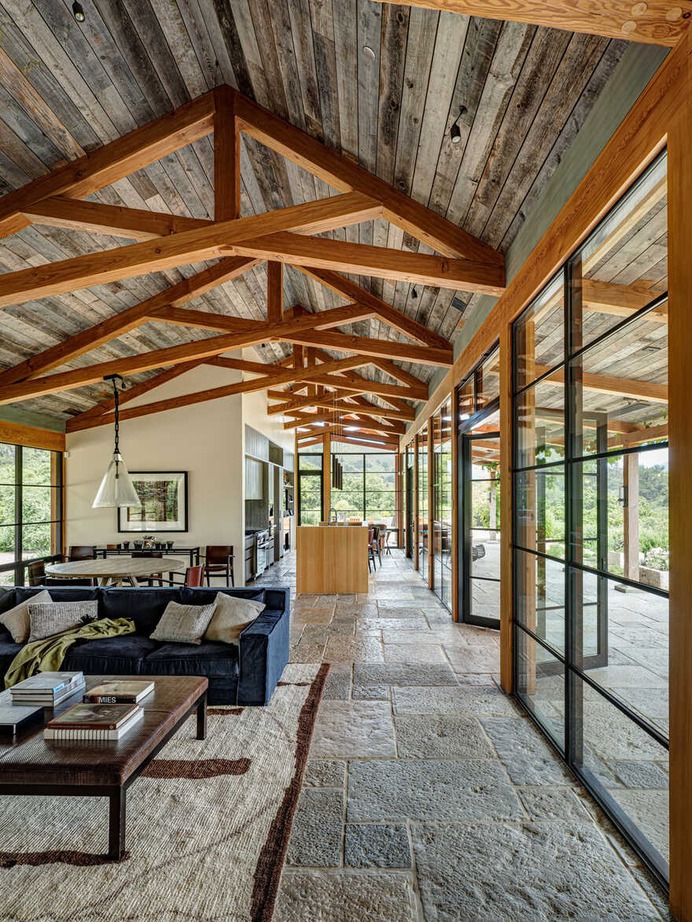 Coastal Architecture and Interiors that Celebrate All Things California / Studio Schicketanz