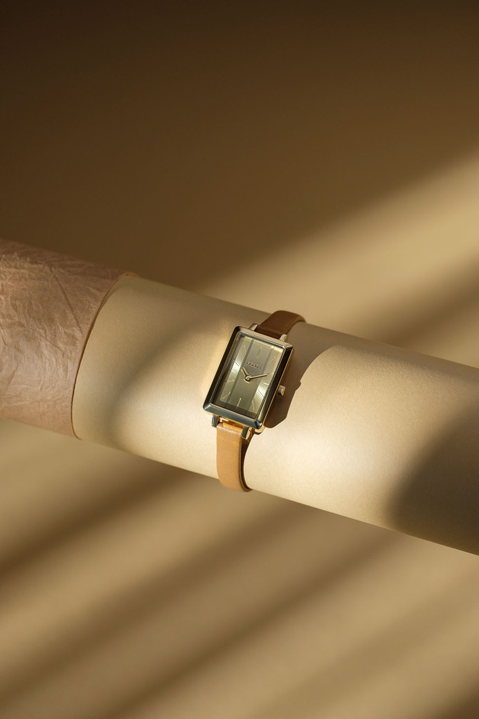 BREDA Watches KINSHIP collection - Mindsparkle Mag The BREDA Spring 2019 collection takes a modern approach to classic characteristics, an ode to the items that travel through generations while making way for new pieces to be cherished. #logo #packaging #identity #branding #design #color #photography #graphic #design #gallery #blog #project #mindsparkle #mag #beautiful #portfolio #designer