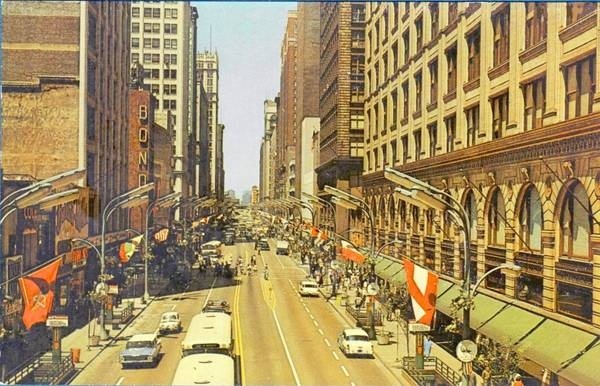 POSTCARD CHICAGO STATE STREET AERIAL FLAGS OF DIFFERENT COUNTRIES CARS BUSES SIGNS LATE 1950s #colored #photography #vintage