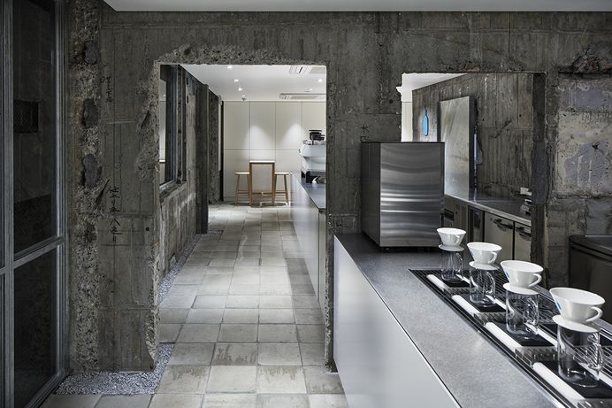 Blue Bottle Coffee Sangenjaya by Schemata Architects