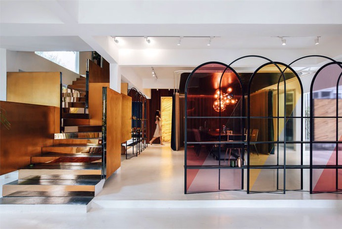 Mantab Workplace Gleaming with Gold-Copper Facade - InteriorZine