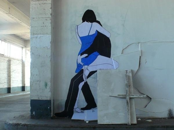 Kissing Lovers Street Art by Claire Streetart | Cuded #lovers #streetart #kissing #art #street #claire