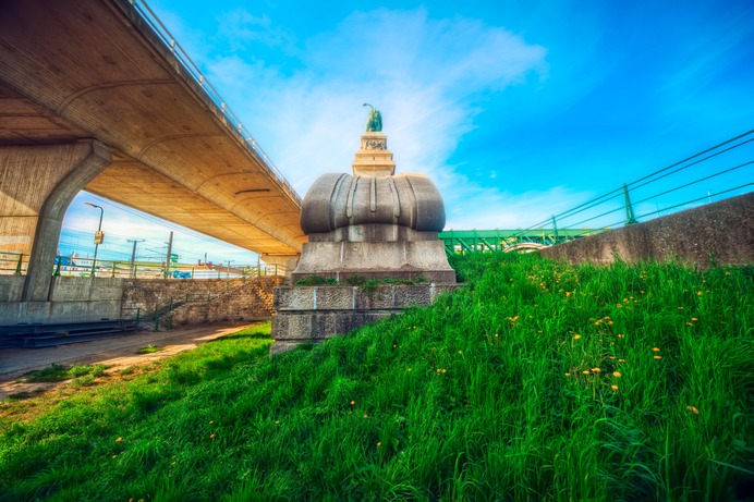 "Butthole of a Bronze Lion" by Yuki Iwaoka #Photography #HDR #Wallpaper #Landscape