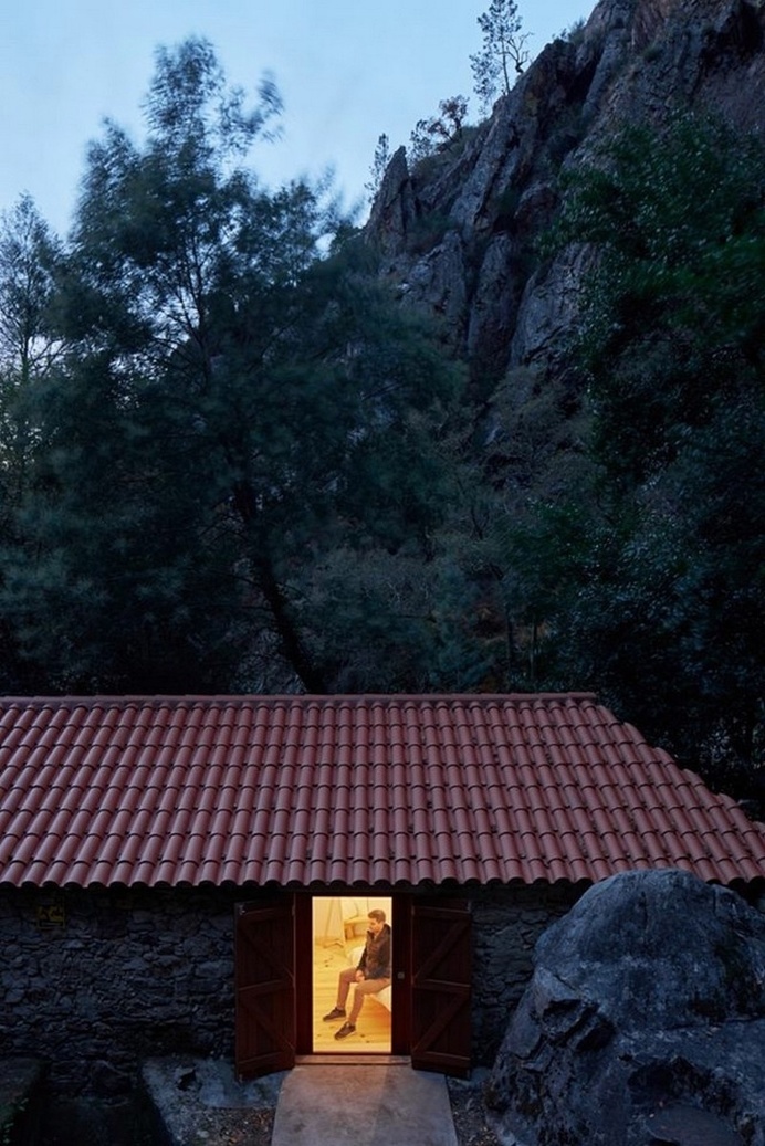 Watermill on The Crags of Saint Simon / Bruno Lucas Dias Architecture