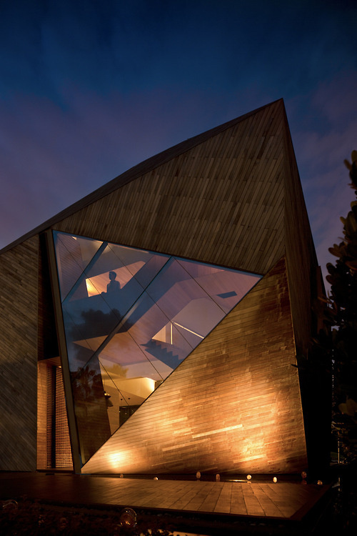 CJWHO ™ (Diamond House by Alan Tay of Formwerkz Architects,...) #tay #diamond #design #wood #architecture #alan #formwerkz #luxury