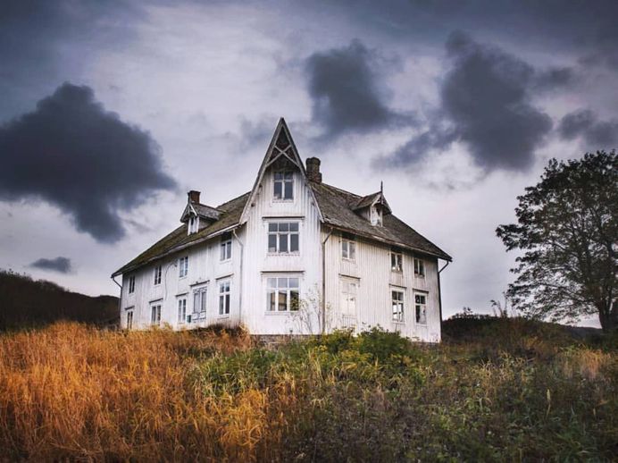 Britt Marie Bye Captures Abandoned Houses In The Arctic