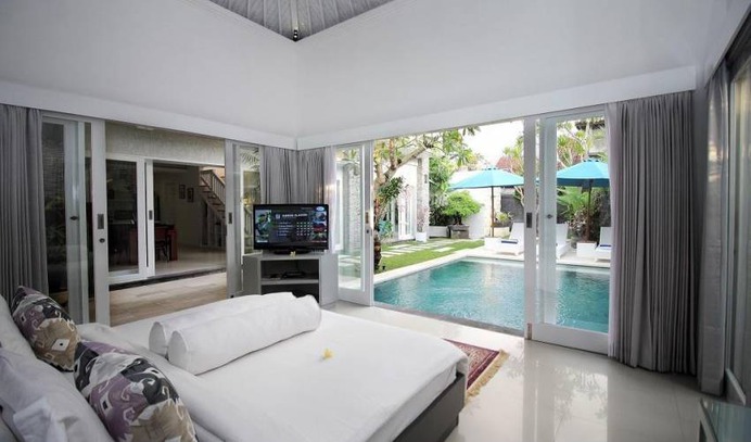 3 Bedroom Luxury Holiday Villa with Pool in Batubelig, Bali