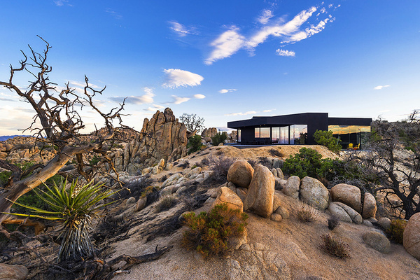 Insanely Powerful Design: Black Desert Mansion in Yucca Valley #architecture